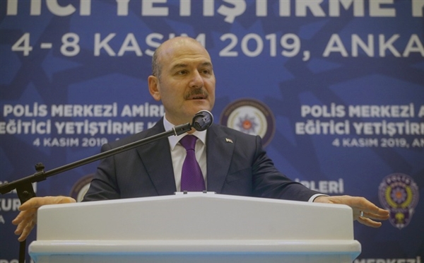 وزير الداخلية التركي: سنرحّل أسرى داعش إلى بلدانهم  