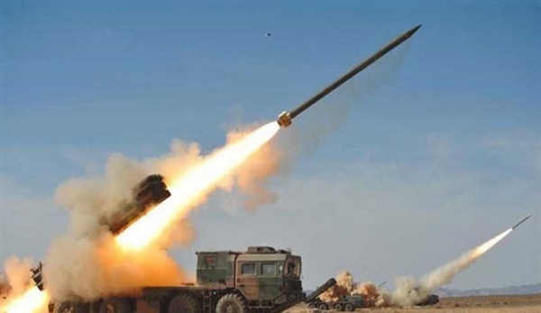 اعتراض خمسة صواريخ وطائرات مسيرة أطلقها الحوثيون على تعز