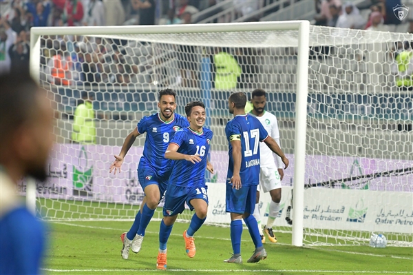 الأزرق الكويتي يحرز انتصارا عريضا على نظيره السعودي في خليجي 24