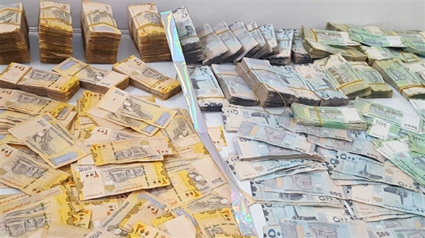 الحكومة تحذر مليشيا الحوثي من منع تداول وحيازة العملة الوطنية