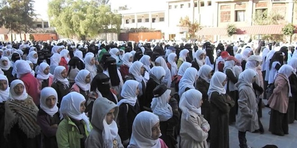 طالبة يمنية تثير حالة من الرعب وتوقف التدريس بإحدى مدارس إب 