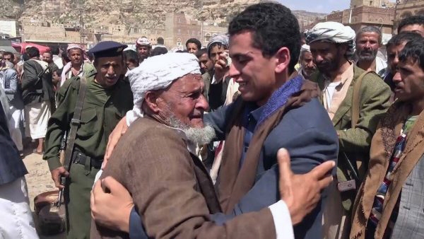 الحوثيون يعلنون نجاح صفقة جديدة لتبادل الأسرى مع الحكومة