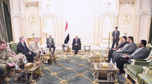 في لقائه قائد المركزية الأمريكية .. هادي : من مصلحة الجميع وقف المد الإيراني في المنطقة