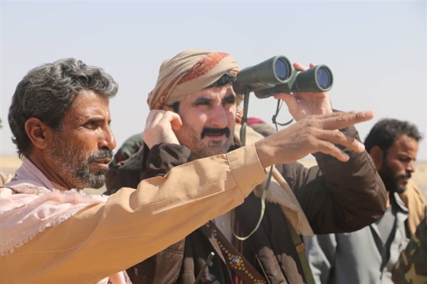 في زيارته لقوات الجيش في نهم .. محافظ صنعاء يشدد على ضرورة اليقظة والجاهزية