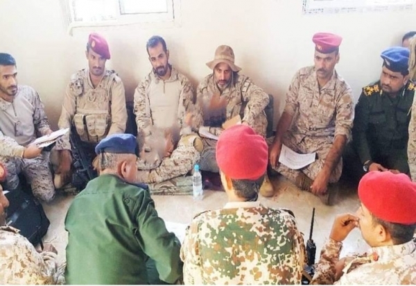 بعد تعثر تنفيذ اتفاق الرياض .. قيادات عسكرية في الجيش اليمني تغادر أبين 