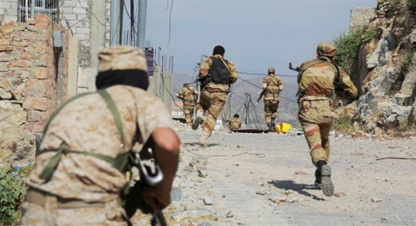 مصرع وإصابة عشرات الحوثيين في مواجهات مع الجيش شرق وغرب تعز