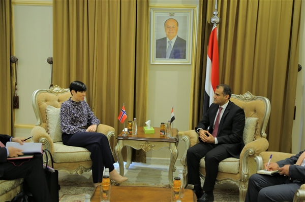 الخارجية: الحكومة نفذت ما عليها من التزامات في اتفاق الرياض وعلى الانتقالي تنفيذ التزاماته