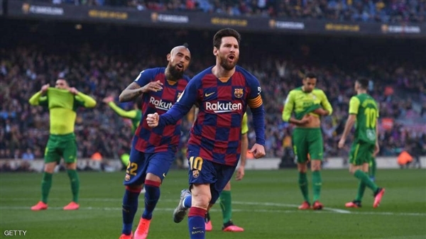 ميسي يعيد برشلونة للصدارة بـ"سوبر هاتريك"
