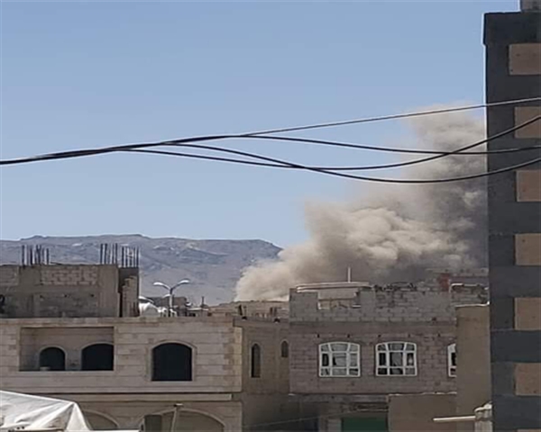 انفجارات عنيفة تهز صنعاء وسحب الدخان تغطي سماء المدينة