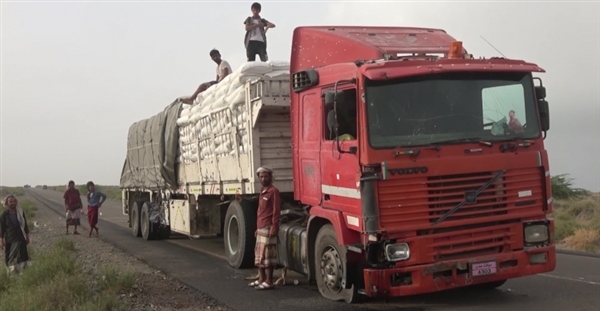 إصابة شخصين بانفجار عبوة استهدف شاحنة للغذاء العالمي بالحديدة