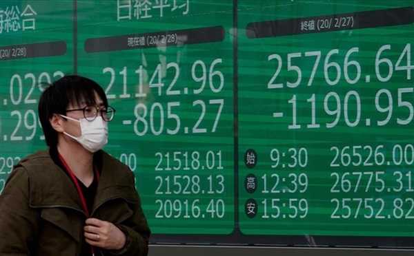 الصين تعلن ارتفاع وفيات فيروس كورونا إلى 2945