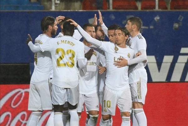 بعد إصابة أحد اللاعبين.. ريال مدريد يعلن وضع فريقه تحت الحجر الصحي