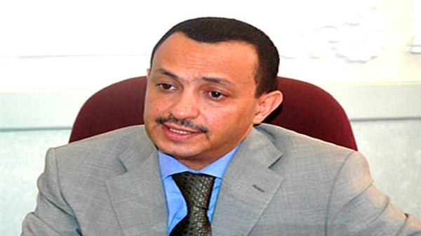 وزير الخدمة المدنية يقدم استقالته للرئيس هادي وينتقد أداء رئيس الحكومة