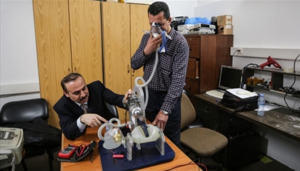 رغم الحصار والمعاناة ..فلسطين تبدع في مواجهة فيروس كورونا بتصنيع أجهزة تنفس صناعي