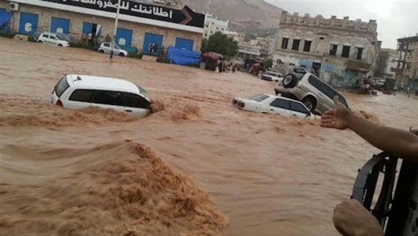 الحزن يخيم على عدن بعد يوم عاصف من الأمطار والسيول التي أودت بحياة 8 أشخاص