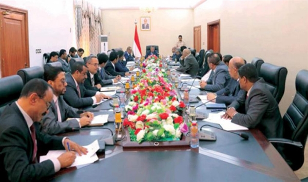 الحكومة اليمنية تحمل الانتقالي مسؤولية عرقلة عودتها إلى عدن