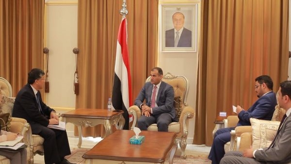 الحكومة اليمنية تدين نهب مليشيات الحوثي رواتب الموظفين في الحديدة 