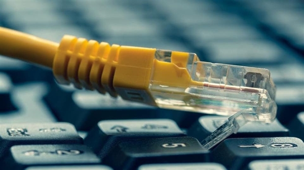 انقطاع خدمة الانترنت عن 3 محافظات يمنية