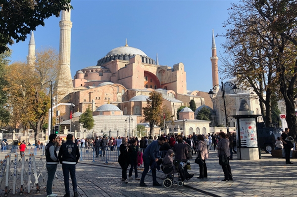 الدروس الأولى من مسجد آيا صوفيا