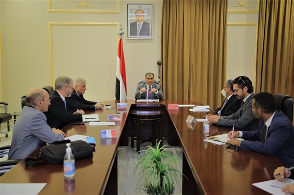 الحضرمي يطالب بإلغاء " الإدارة الذاتية" ويؤكد أن استمرار عبث الانتقالي في سقطرى مرفوض