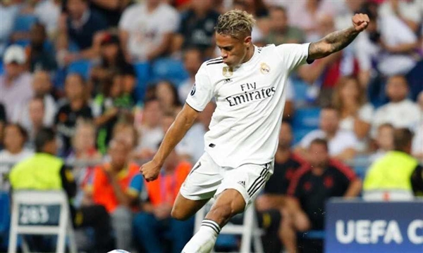 النادي الملكي يُعلن إصابة ماريانو دياز بفيروس كورونا