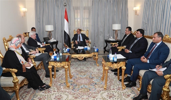نائب الرئيس يلتقي غريفيث ويجدد حرص الشرعية على إحلال السلام