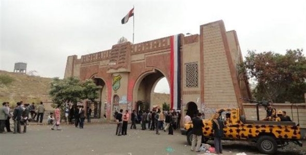 على خطى داعش.. مليشيات الحوثي تقر منع حفلات التخرج في جامعة صنعاء بذريعة منع الاختلاط