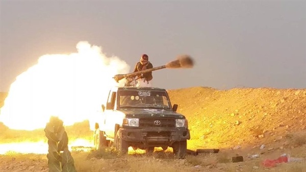 تحت ضربات الجيش.. استسلام عشرات من عناصر المليشيات بينهم قيادات غرب مأرب