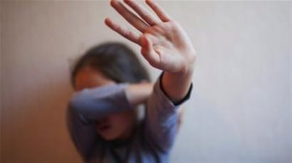 قيادي حوثي يغتصب طفلة يتيمة عمرها 7 سنوات ومطالبات بأشد العقوبات القانونية بحقه