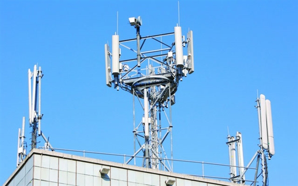 شركات الهاتف النقال في اليمن .. من وسيلة اتصال إلى أداة حوثية للتجسس والتهكير