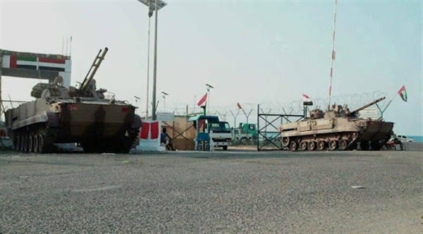 مسؤول: الإمارات بدأت إنشاء قواعد عسكرية بسقطرى.. وانحراف التحالف عن أهدافه أطال عمر الانقلاب