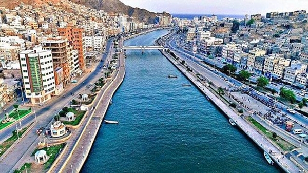 مصدر حكومي: سلطات حضرموت لم تورد منذ عام ٢٠١٥ الإيرادات السيادية لخزينة الدولة 