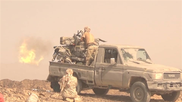قوات الجيش تستهدف تحركات حوثية في نهم وتكبدها خسائر بشرية ومادية كبيرة