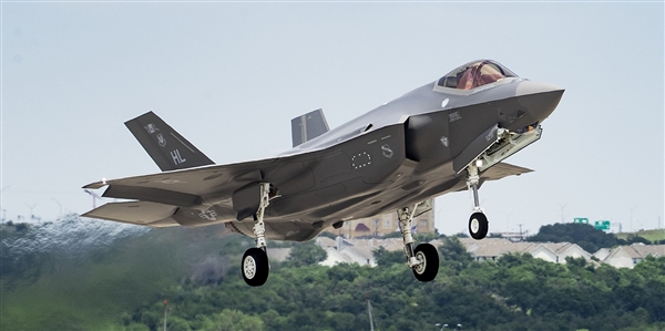 واشنطن توافق على بيع طائرات F35 للإمارات 
