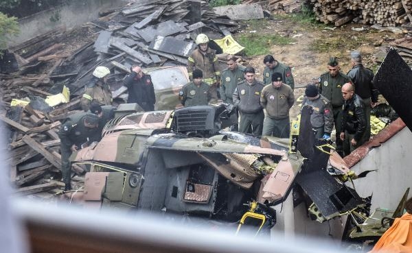 İstanbul'da askeri helikopter  düştü: 4 şehit