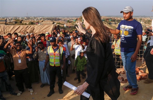 Angelina Jolie'den Arakanlı Müslümanlara ziyaret