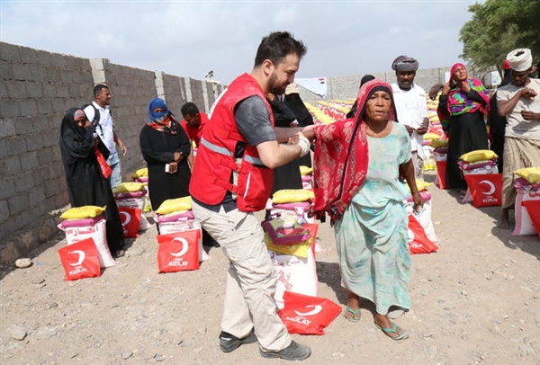 Türk Kızılayı'ndan Yemen'deki Osmanlı torunlarına yardım