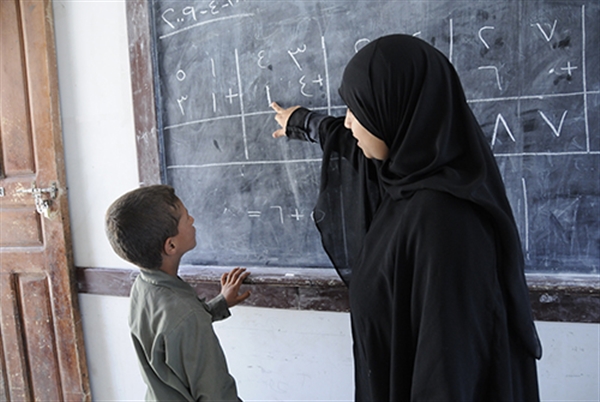 Yemenli öğretmenlere maaş ödemeleri başladı