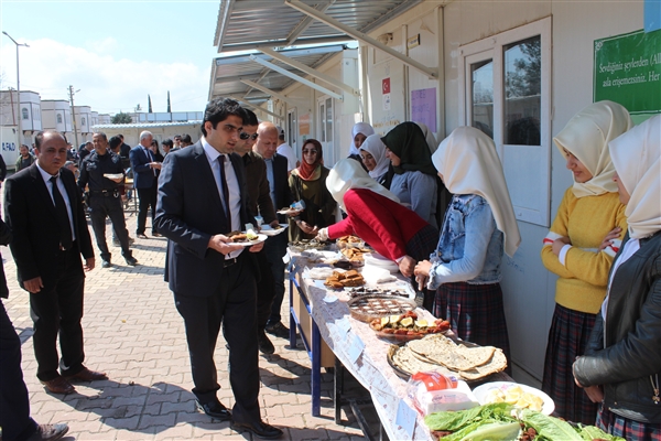 Depremzede öğrencilerden Yemenli yetimler yararına kermes