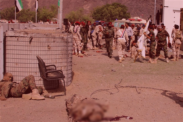 Ebyen kentinde emniyet binalarını kuşattılar