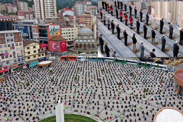 Türkiye’de 74 gün sonra ilk cuma namazı