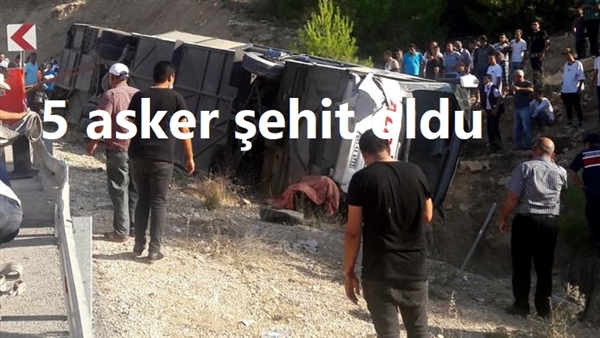 Askerleri taşıyan otobüs devrildi 4 asker şehit, 10 yaralı