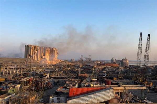 Lübnan'ın başkenti Beyrut kıyameti yaşadı