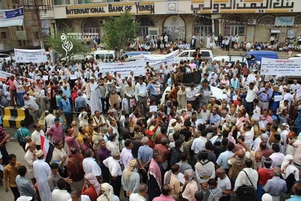 Yemen’de maaş alamayan öğretmenlerden protesto gösterisi