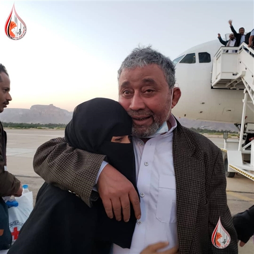 Esir değişiminde serbest kalan gazetecilere görkemli karşılama