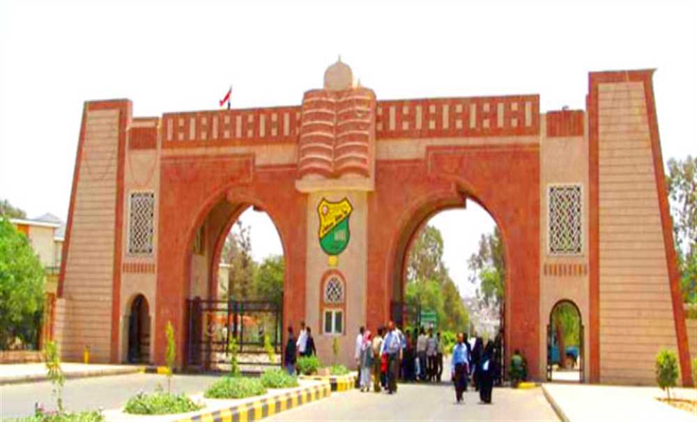 تحت ذريعة الاختلاط .. مليشيات الحوثي تغلق بوابة كلية التربية بجامعة صنعاء