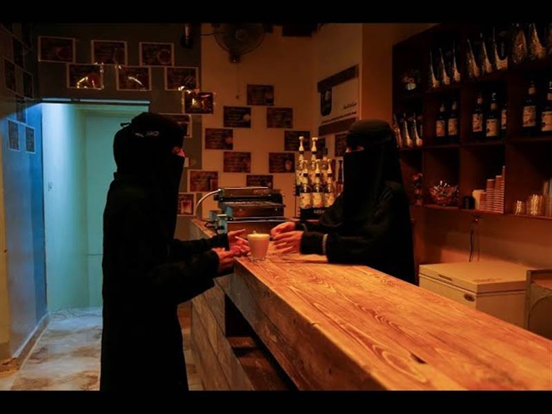 في انتهاك جديد.. مليشيات الحوثي تمنع النساء من العمل في المطاعم