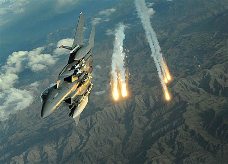 Koalisyon uçaklarından Husilerin takviye güçlerine hava saldırısı