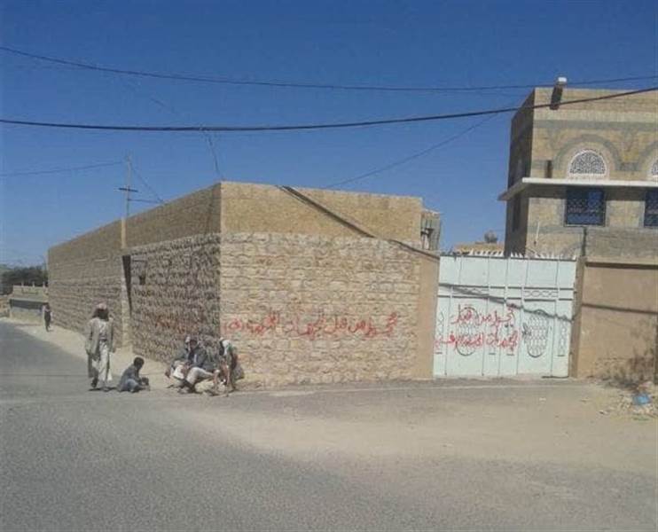 حملة حوثية لمصادرة منازل عدد من قيادات الشرعية في عمران