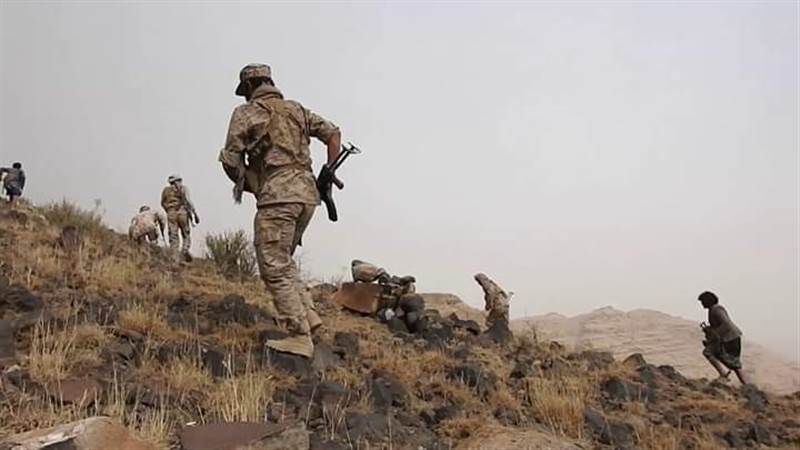 الجيش يشن هجوما عنيفا شمال مأرب ويستعيد عدة مواقع ويكبد المليشيات خسائر كبيرة